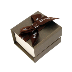 Pudełko eleganckie na pierścionek lub kolczyki brąz/ecru HM-3/BR